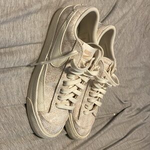 8.5 worn once Nikes